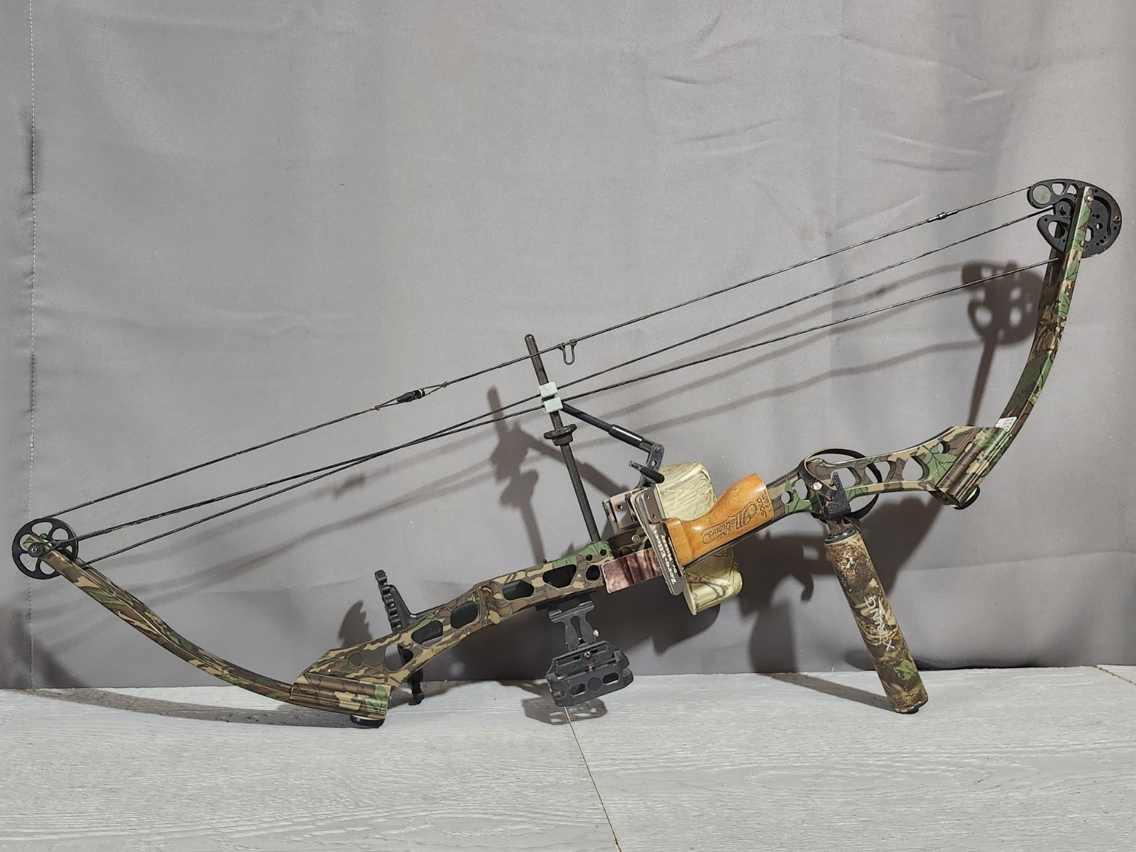Mathews Rival Pro Compound Bow Right Hand Solo Cam w/ X-Ring * Broken String