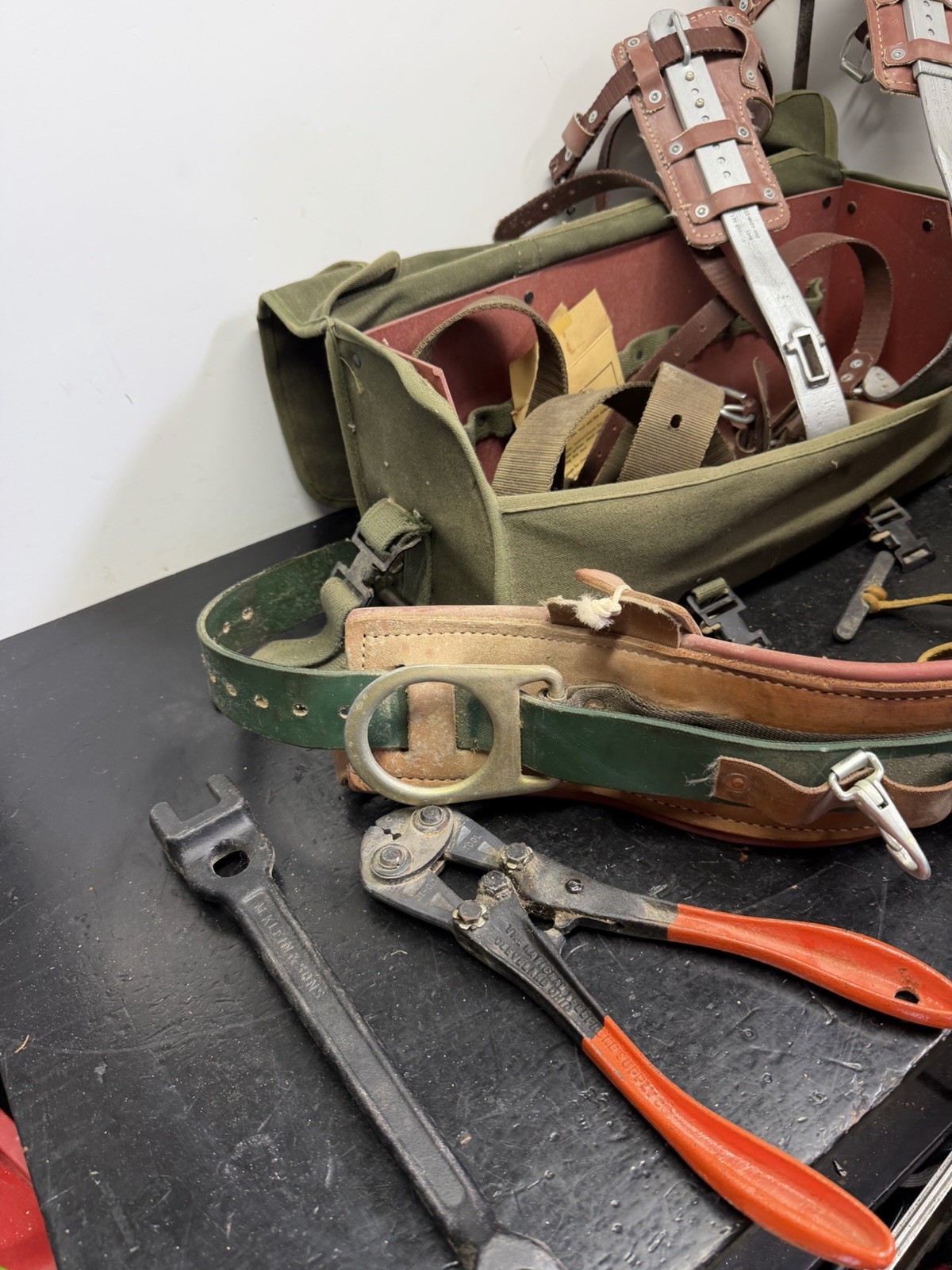 Buckingham Lot, Lineman Belt And Climbing Set With Extra Tools Bundle With Case