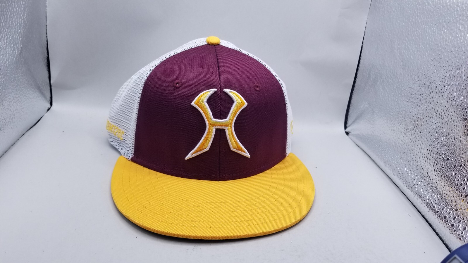 Minor League Baseball  Fitted M/L Hat-H Hornet Bee Wasp-  Unknown Team