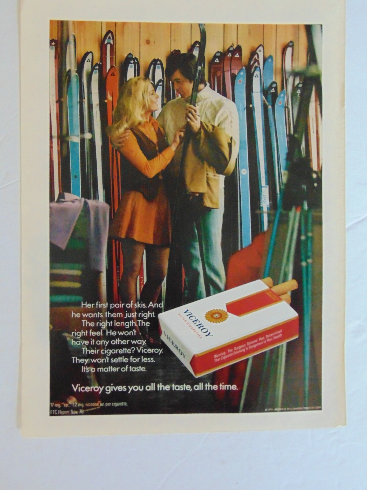 1971 VICEROY CIGARETTES Man Woman SKI SHOP vintage art print ad