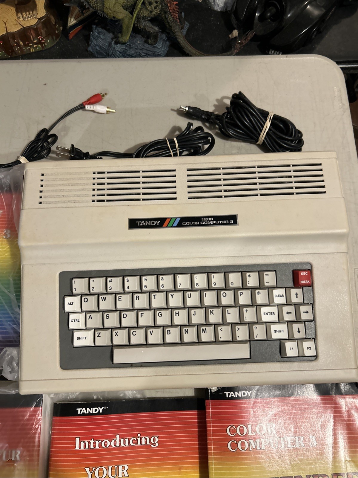 TRS-80 Color Computer 3 (CoCo 3) – Tested + Extended BASIC Book