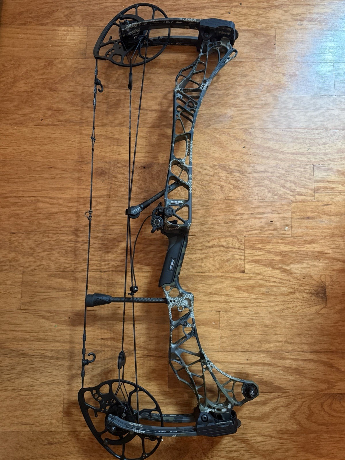 Mathews LIFT X 29.5 KUIU Verde  RH 28" Draw 70 # with 85% Let Off