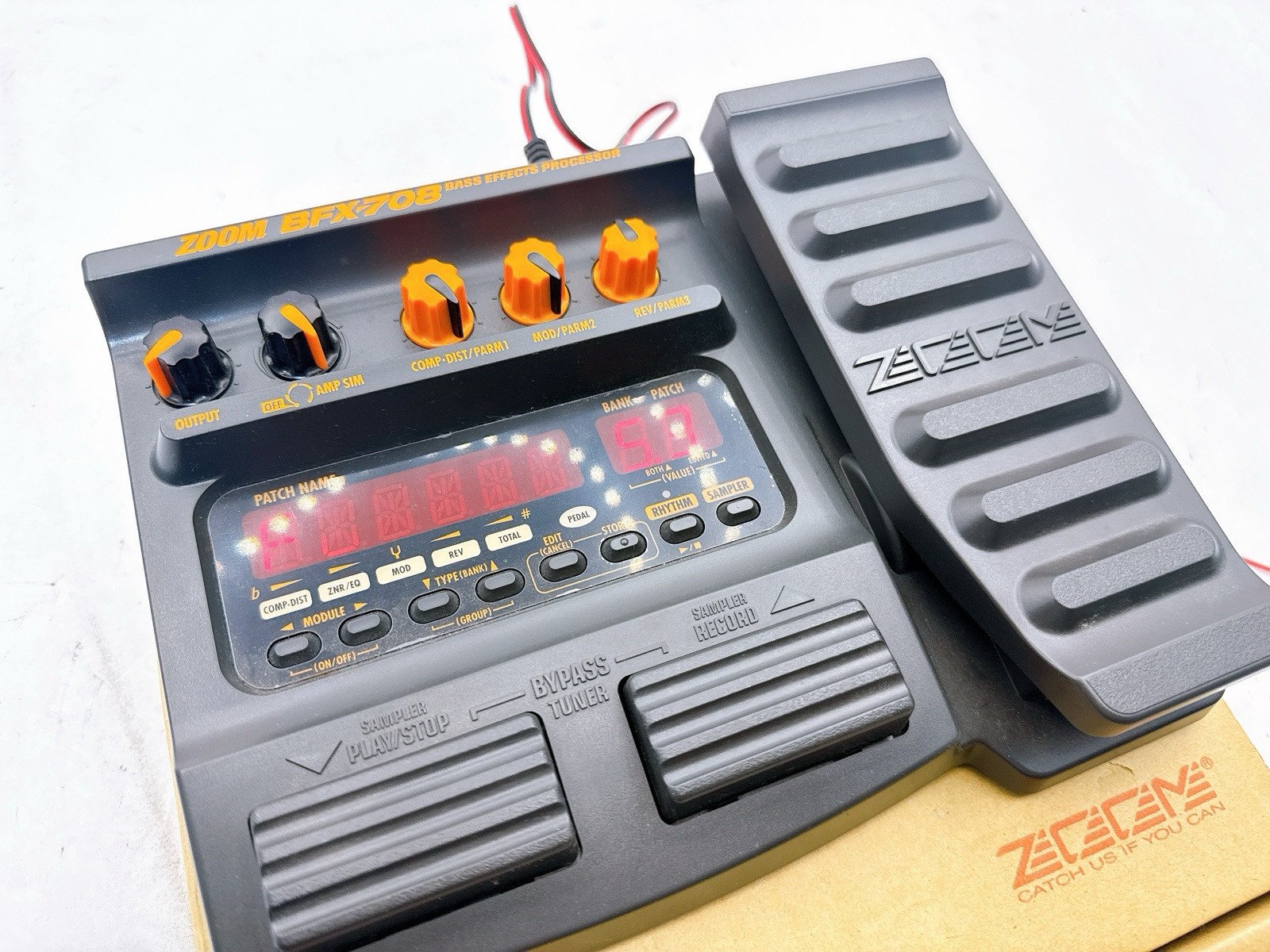 ZOOM BFX-708 Bass Guitar Pedal Digital Effects Processor Excellent Tested w/Box
