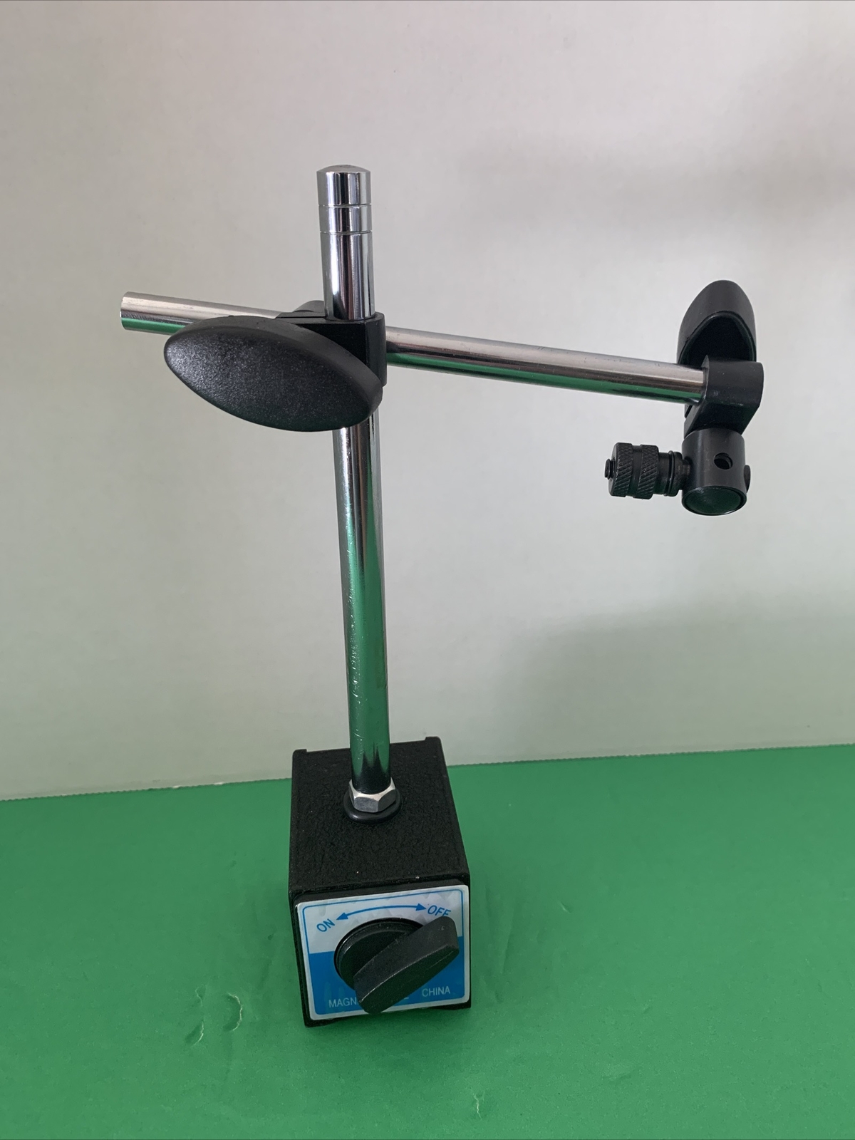 CEN-TECH MAGNETIC BASE