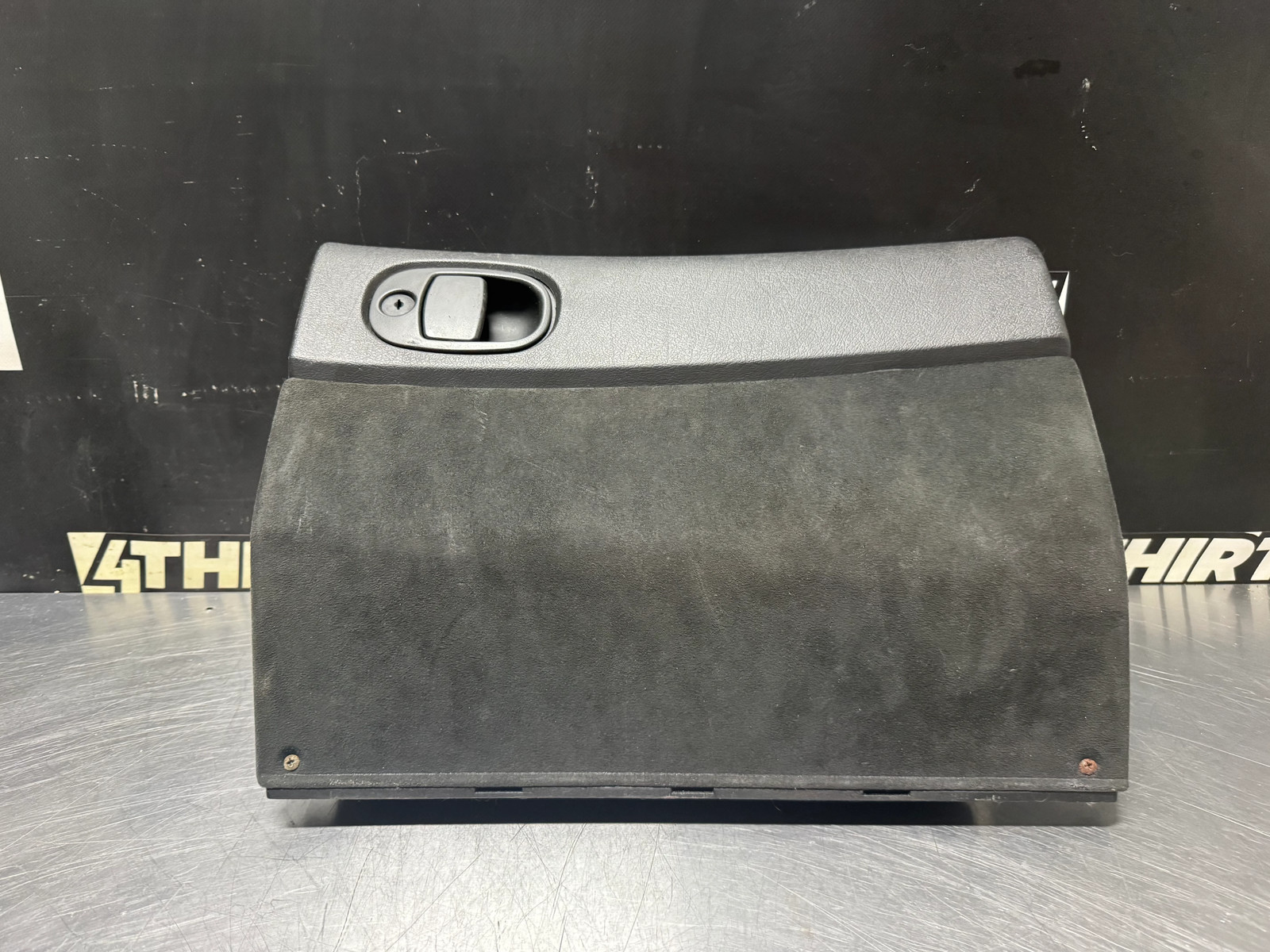 04-06 PONTIAC GTO GLOVE BOX OEM #N301