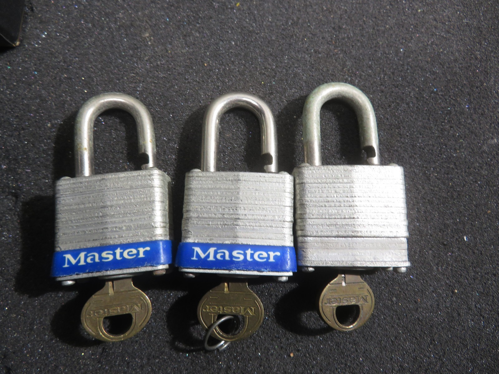 3 Master Locks - Outdoor Keyed Alike Padlock 2-in Wide x 1 1/2 in Shackle