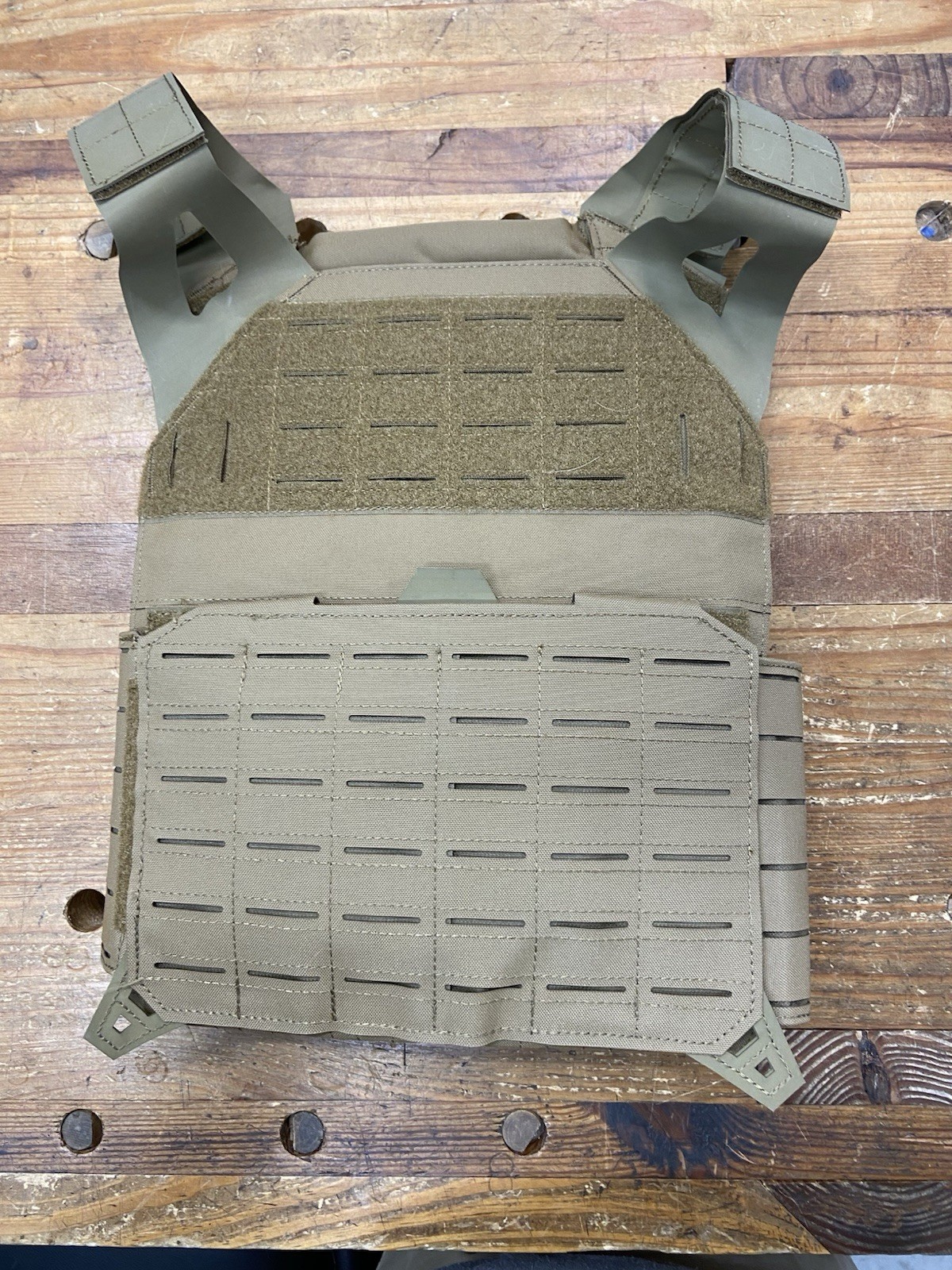 Invictus Plate Carrier Coyote Brown Plate Carrier (NO PLATES!)