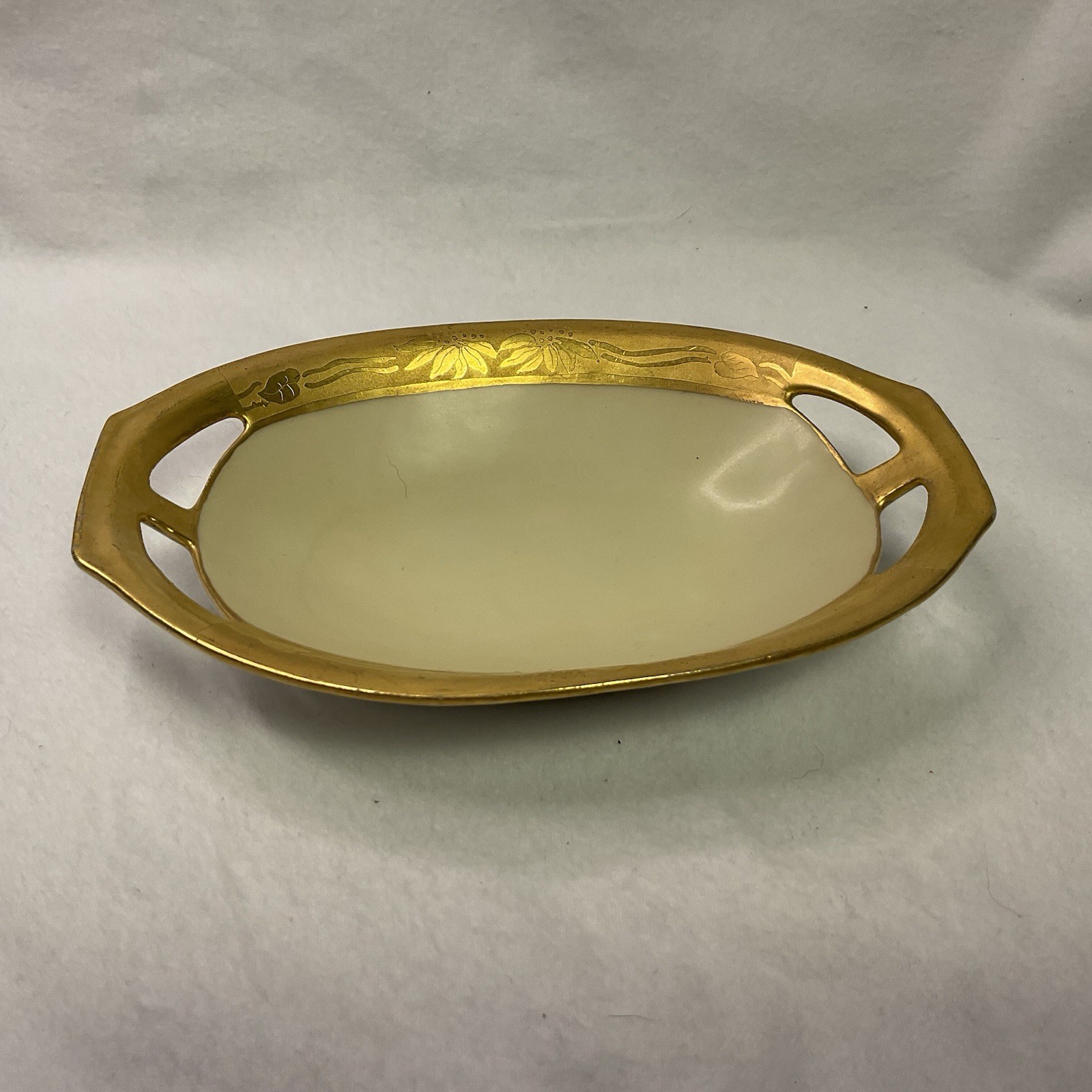 Lathum Cream Oval Dish with Gold Trim & Lusterware Bottom