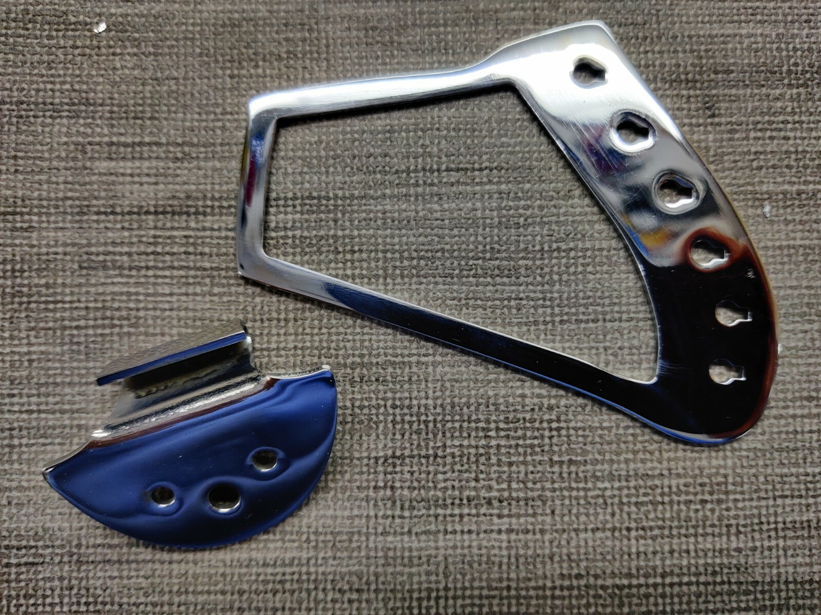 6-string harp tailpiece + bracket to replace R tp for Rickenbacker guitar.