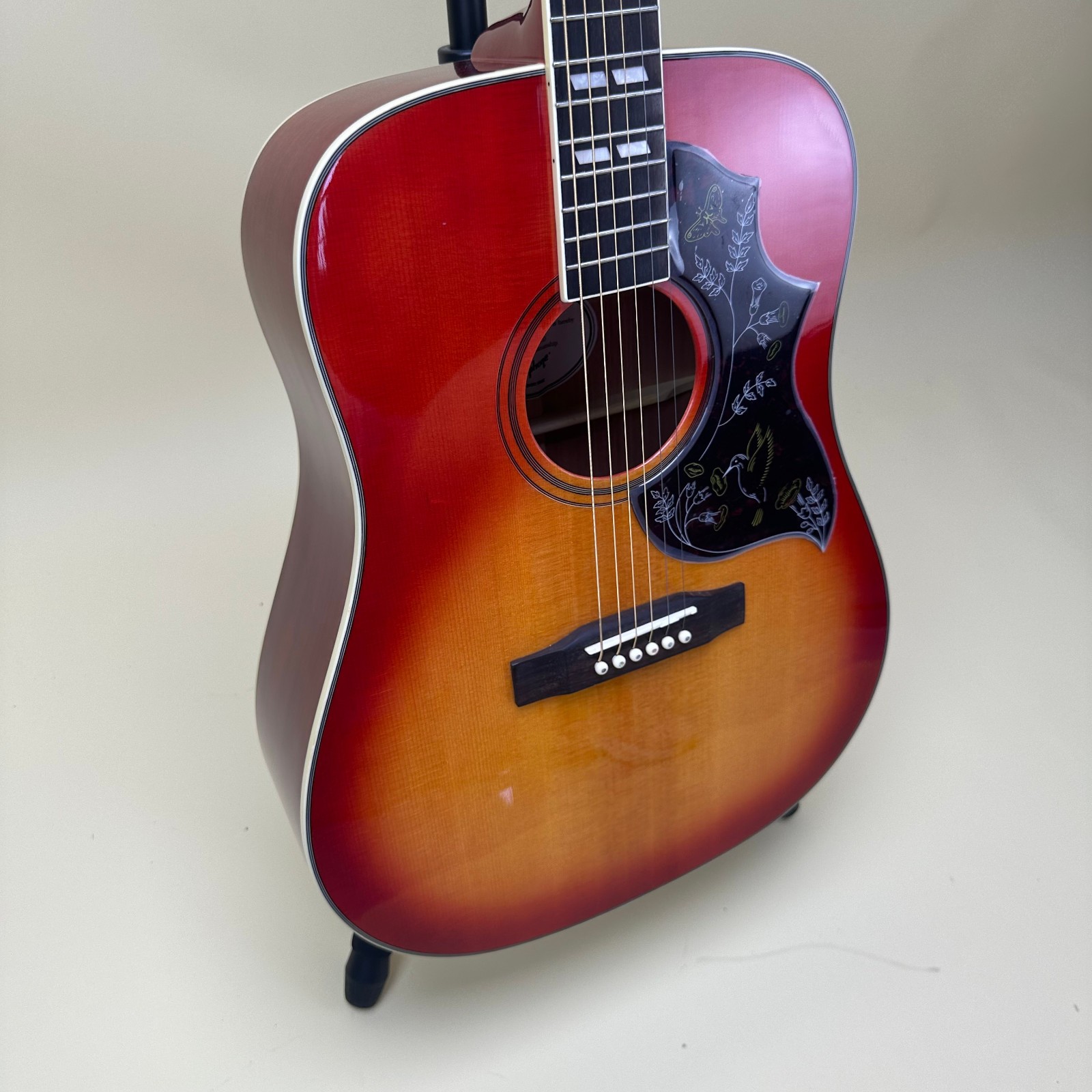 Hummingbird Pro model acoustic guitar/solid spruce surface, cherry /from US