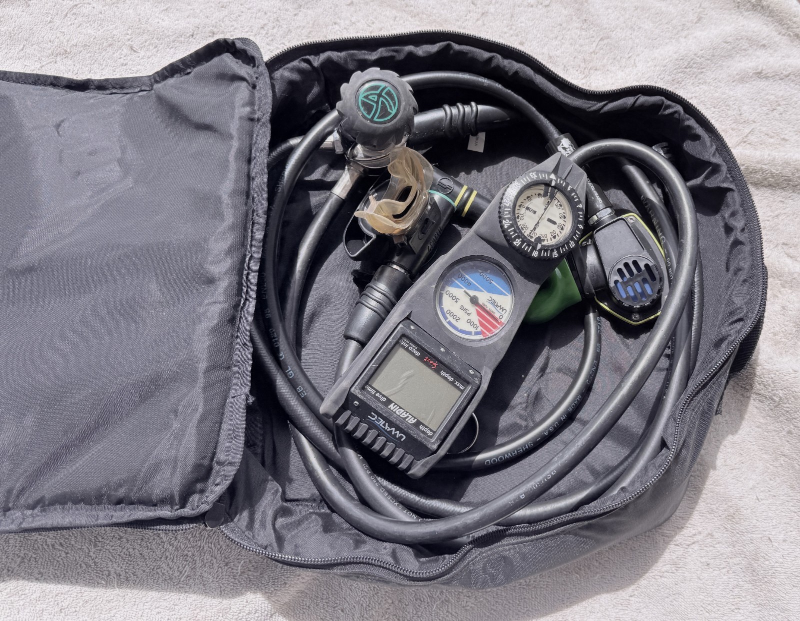 GENESIS REGULATOR /US MATRIX DIVE COMPUTER/OWNER MANUAL/SHERWOOD REGULATOR/CASE