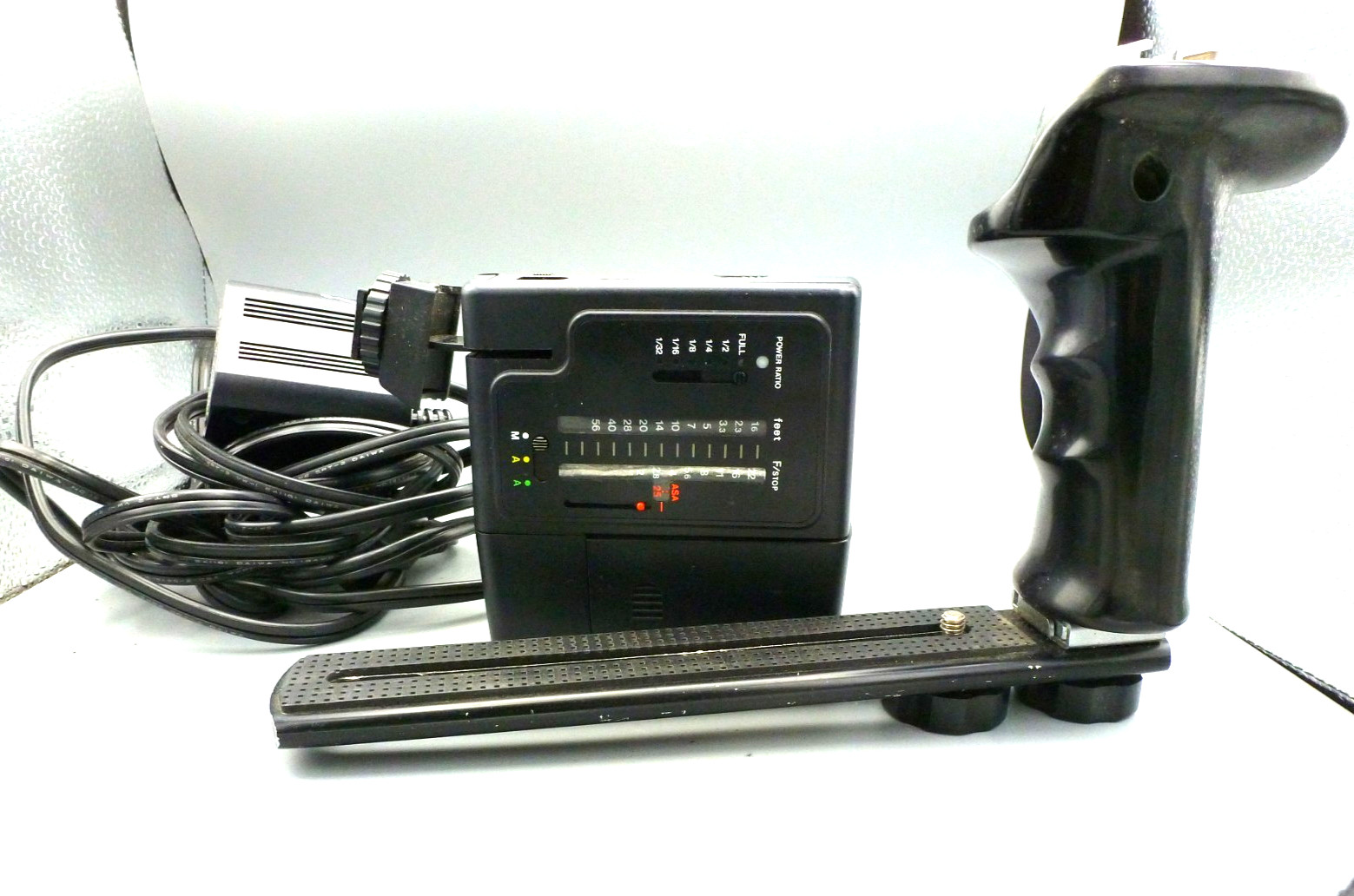 SUNPAC AUTO 322 STROBE WITH GRIP AND AC ADAPTER -99