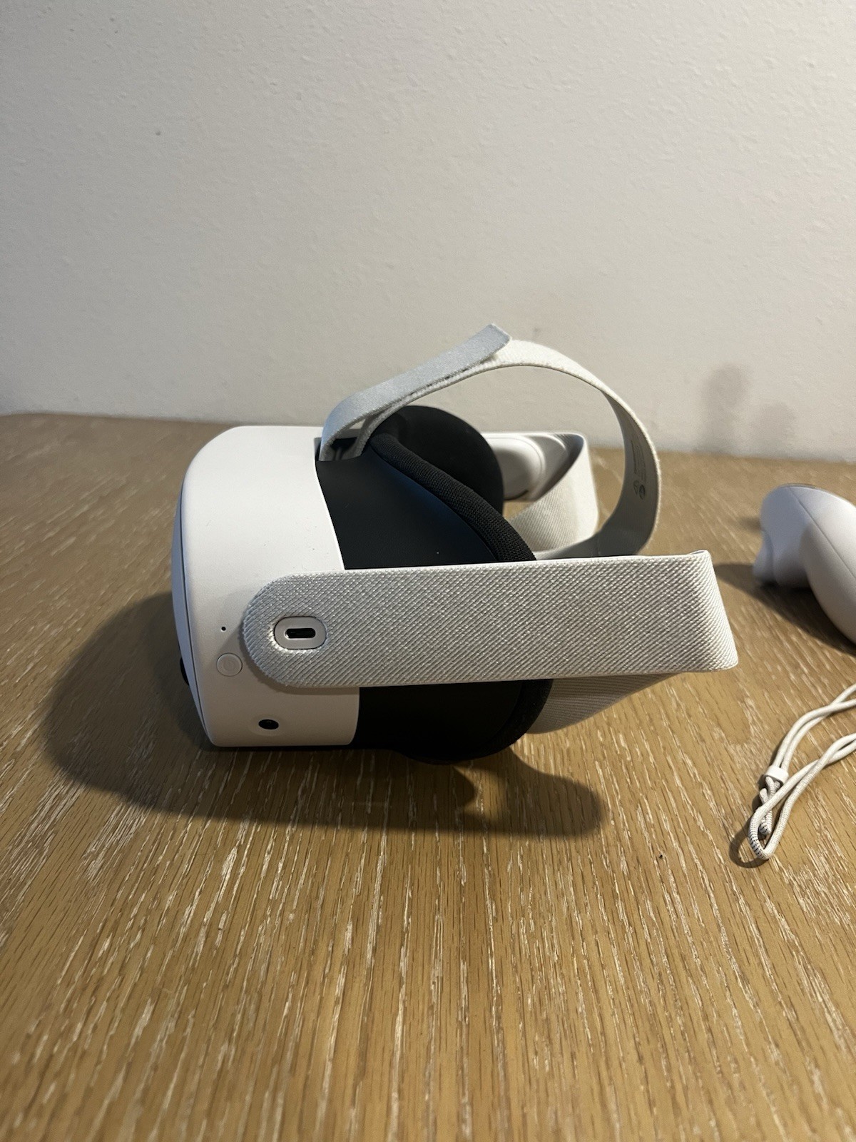 Meta Quest 3s Standalone VR Headset White w/ Touch Controllers