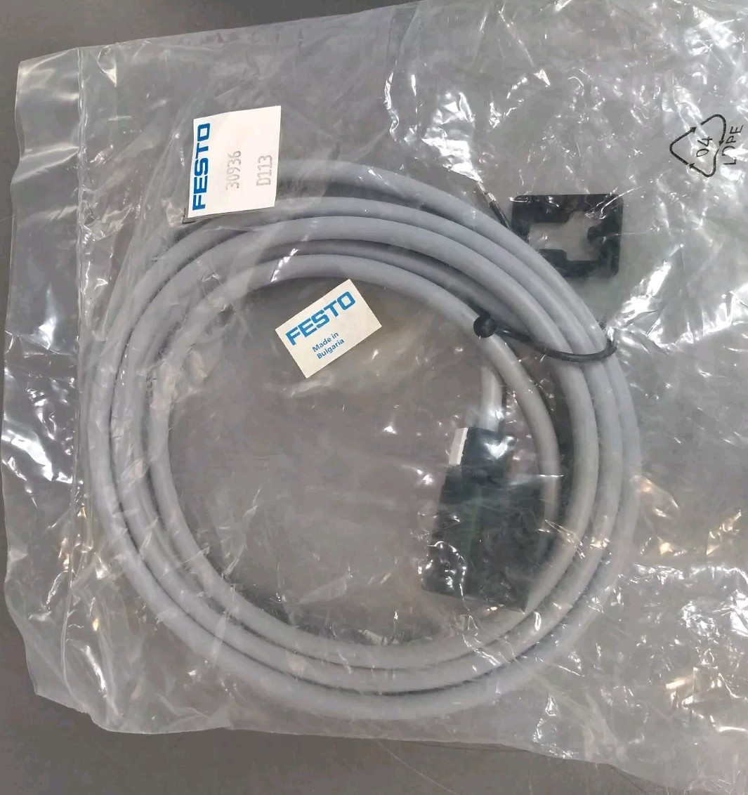 Festo 30936 Plug Socket w/ Cable                                             5C7