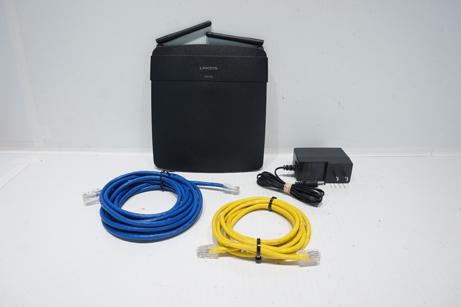 LINKSYS AC1200 DUAL-BAND WIRELESS SMART WIFI ROUTER EA6100