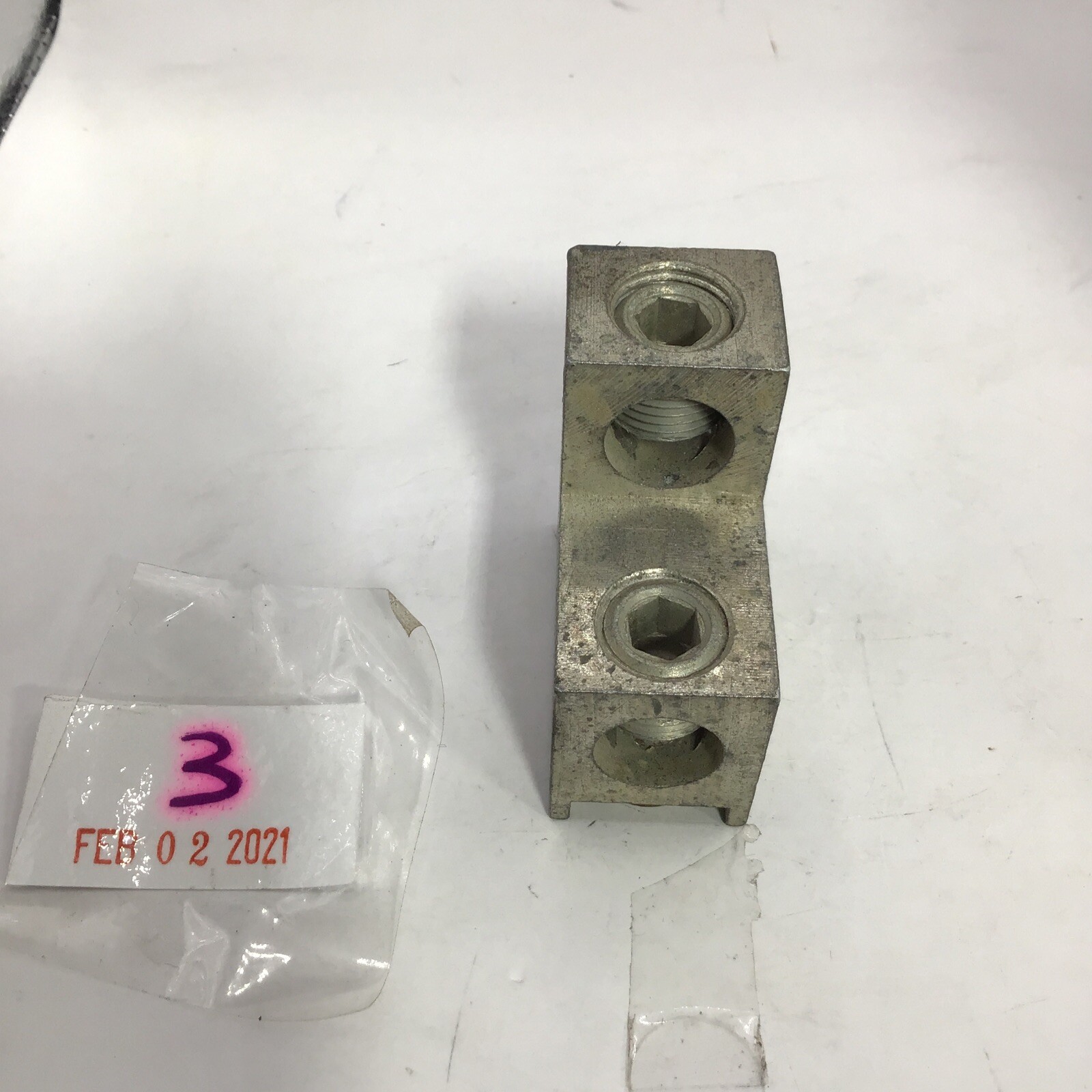 Ilsco D2892 Mechanical Lug 3/0-250MCM AL9CU (used)