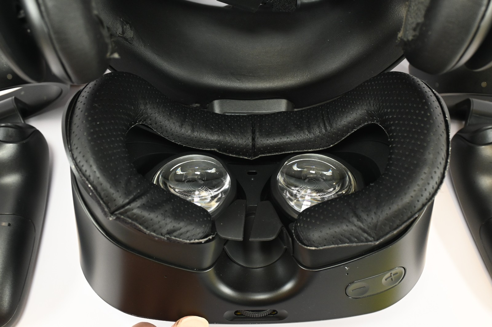 Samsung HMD Odyssey + Plus Windows Mixed Reality Headset + 2x Controllers Set