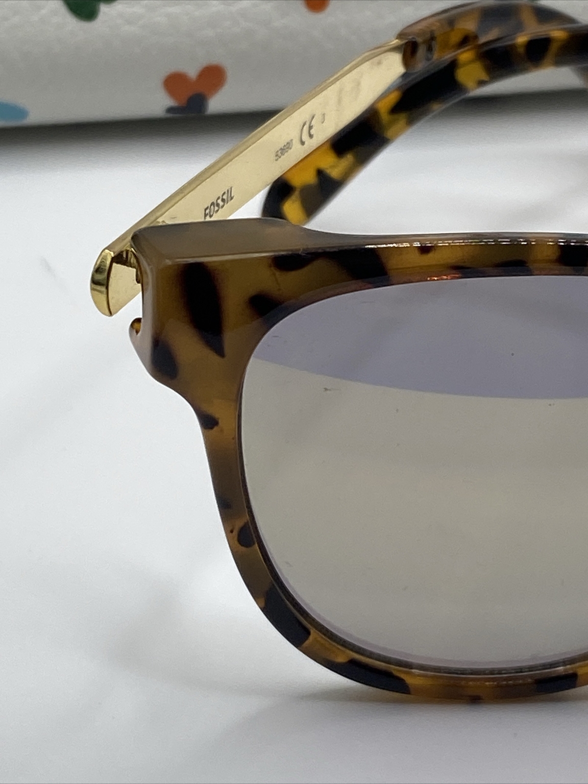 Fossil Sunglasses Glasses & Hard Case White With Hearts Magnet Closure - EUC
