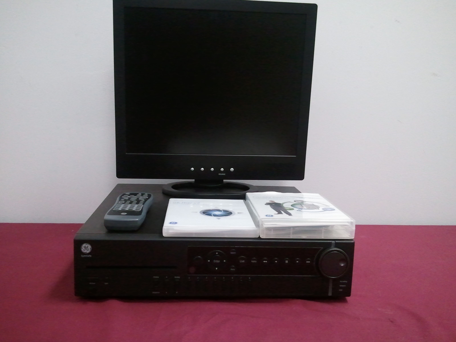 GE SymSafe 8-Channel SYMSAFE 8 + 2 DVR System w/ 17" TFT LCD Monitor