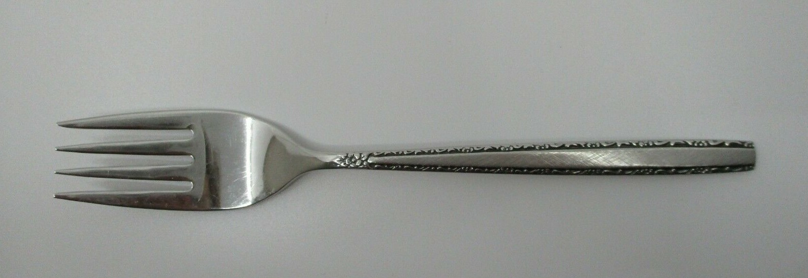 ONEIDA STAINLESS VIA ROMA SALAD FORK - 6 1/4" - 01D