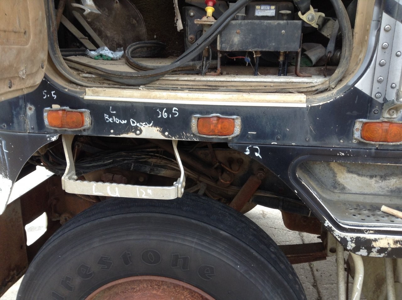 International 9670 ALUMINUM CAB Panel