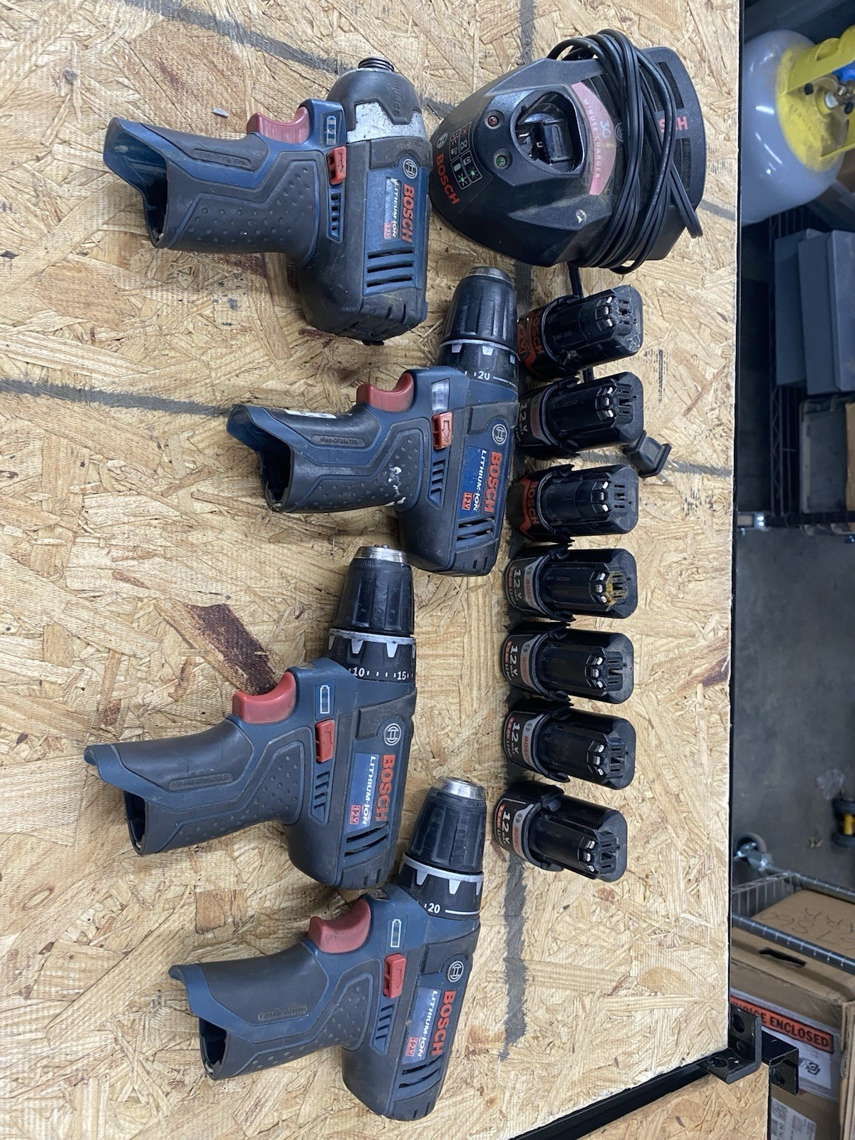 BOSCH LOT 12V Cordless Drill/Driver Set w/ Charger, 7 Li-Ion Batteries