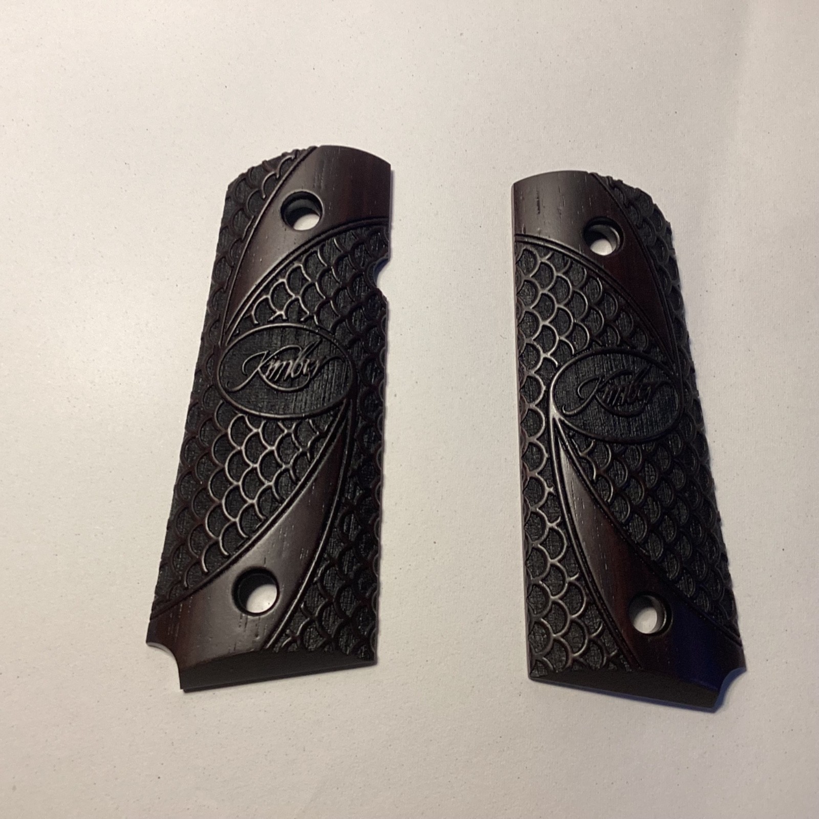 Grip for KIMBER 1911 Officer/Compact size Fish scale pattern, natural black wood