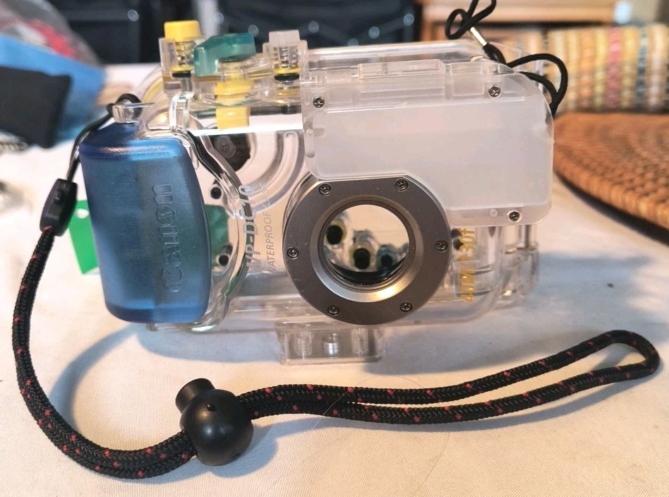 Canon WP-DC10 Waterproof Camera Case Hard Case For Underwater Use. New Open Box