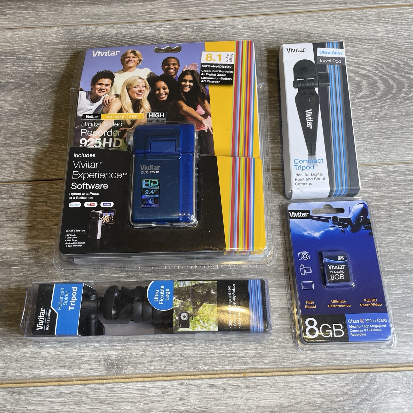Vivitar DVR925HD 8.1 MP HD Digital Video Recorder w/2-Inch LCD — Bundle Tripod