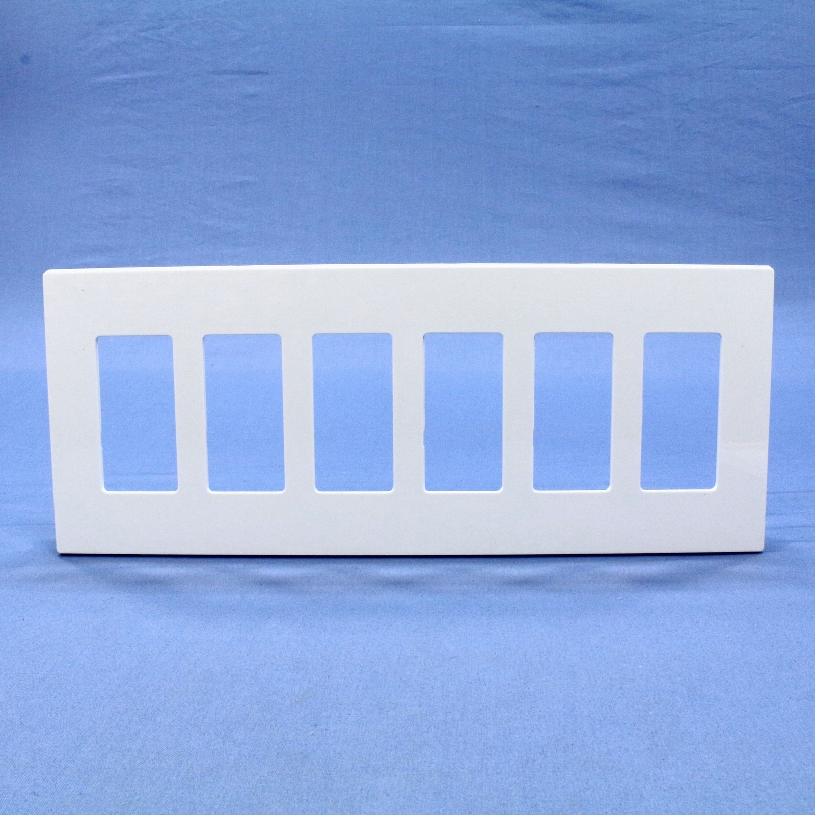 Leviton SJ266-SW White 6-Gang Decora Unbreakable Nylon Midway Screwless Cover