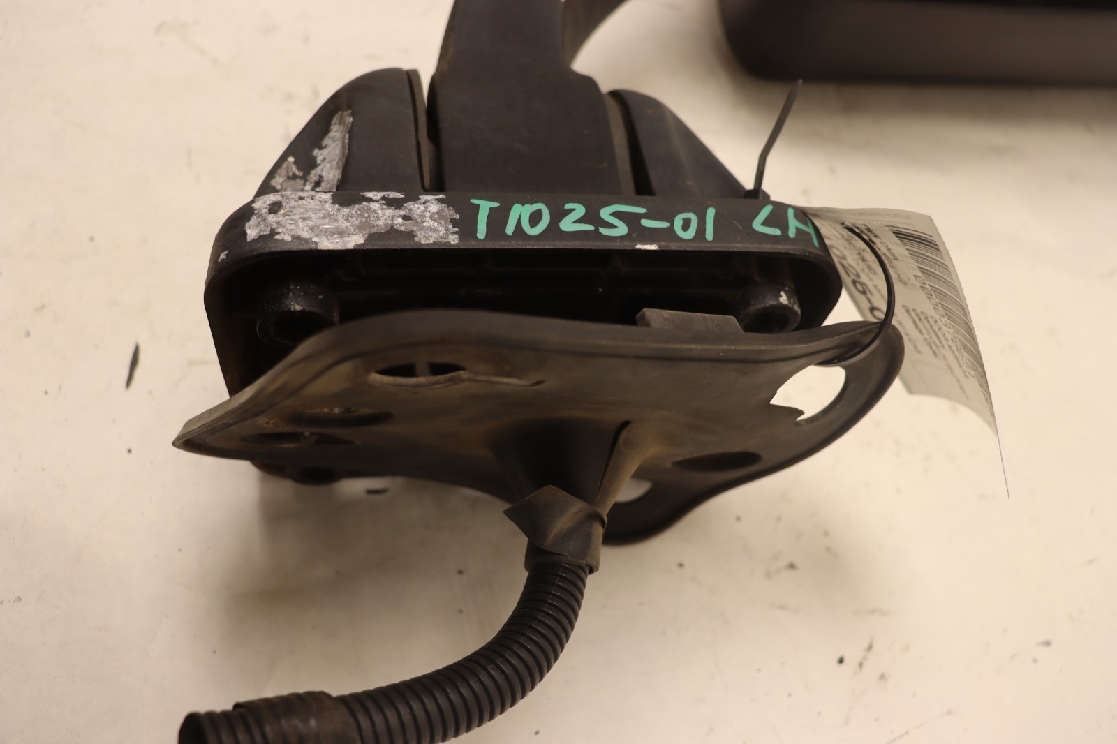 2008-2017 FREIGHTLINER CASCADIA 125 FRONT LEFT DRIVER SIDE DOOR MIRROR OEM