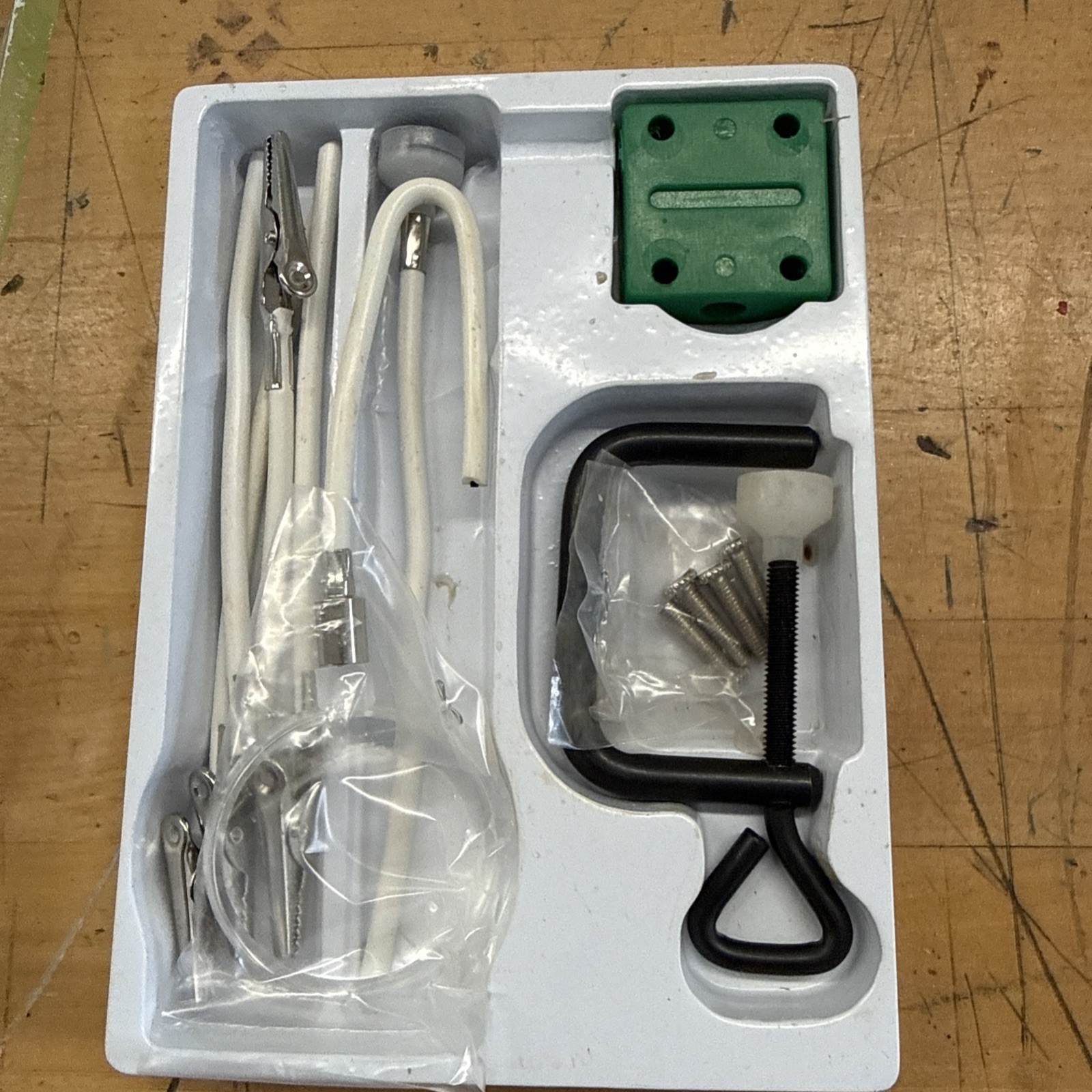 Pro'sKit Clamp Base Octopus Helping Hands with Magnifier 902-227