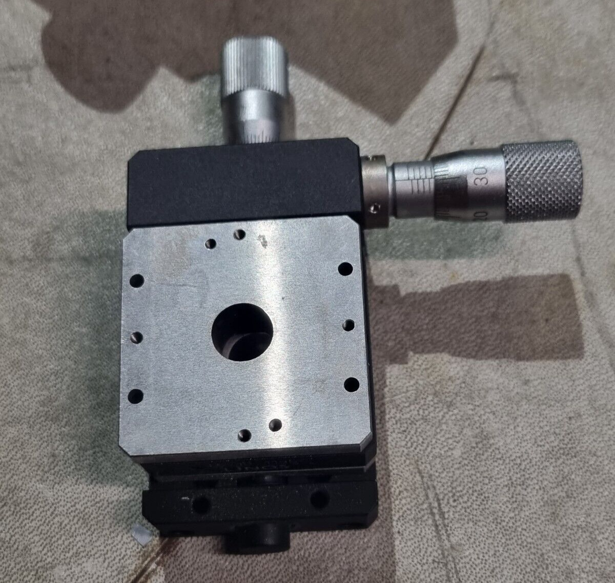 LINOS / SPINDLER & HOYER TS10 / T10 X/Y LINEAR STAGE W/ MICROMETER (IN12S3B4)