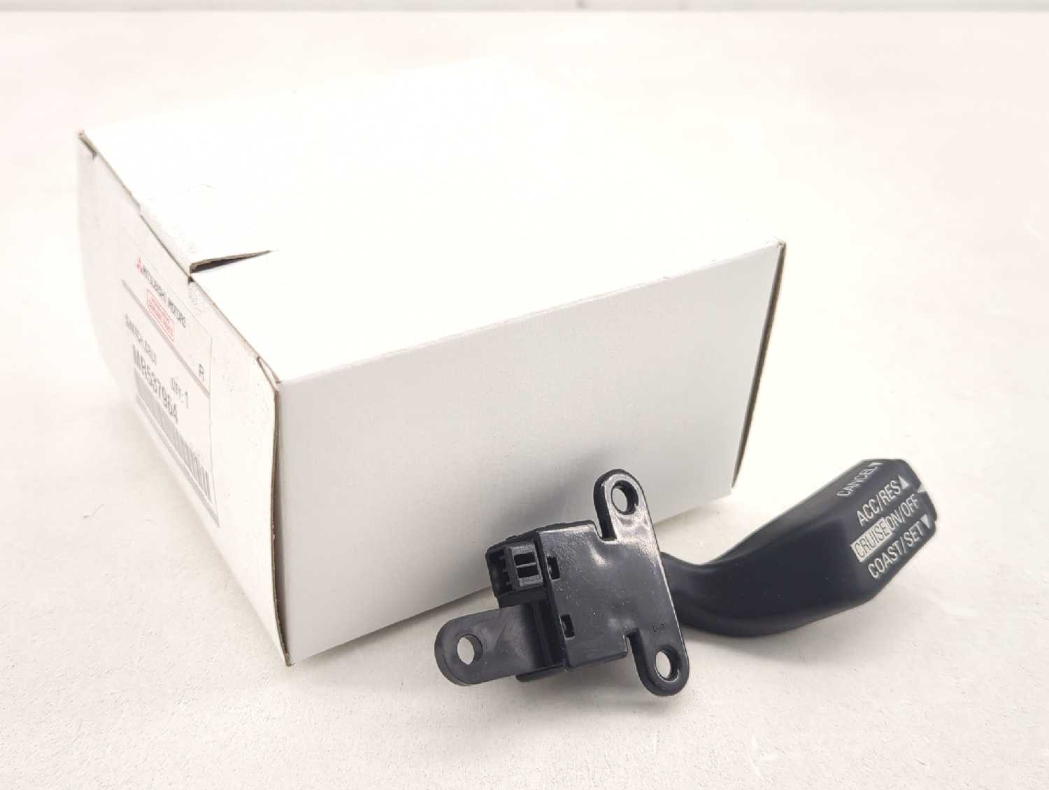 New OEM genuine Mitsubishi Cruise Switch 2004-2012 Eclipse Endeavor MR537964