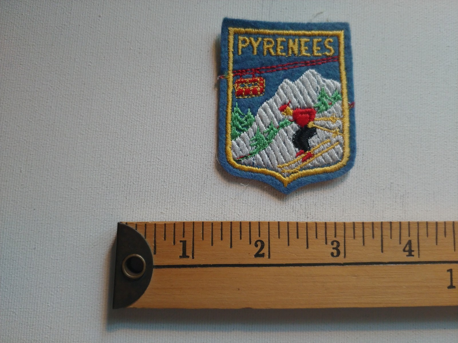 * 70S PYRENEES ALPES FRENCH FRANCE SKI SKIING TRAVEL PATCH BADGE CREST ECUSSON *