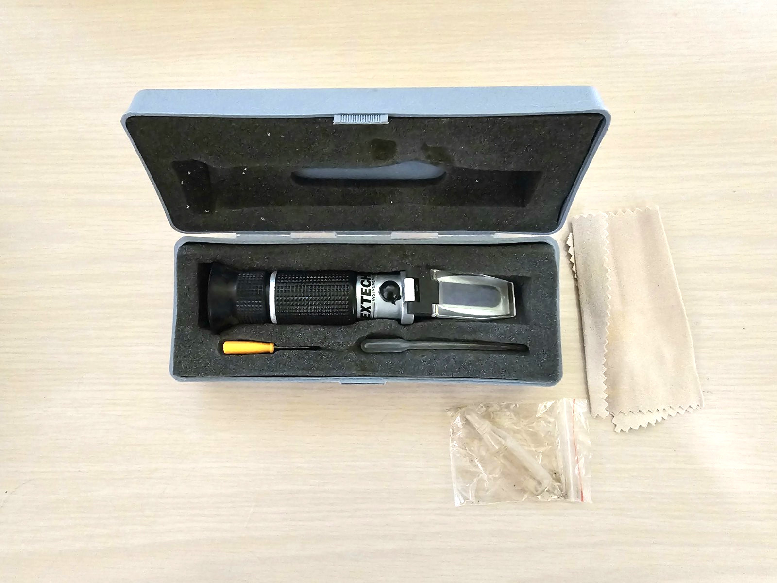 EXTECH Instruments  RF40 Portable Battery/Coolant  Refractometer