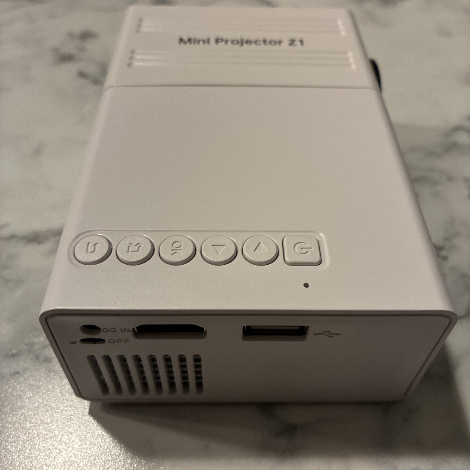 Mini Projector Z1 LED 720P Portable w/Remote Power Adapter Box