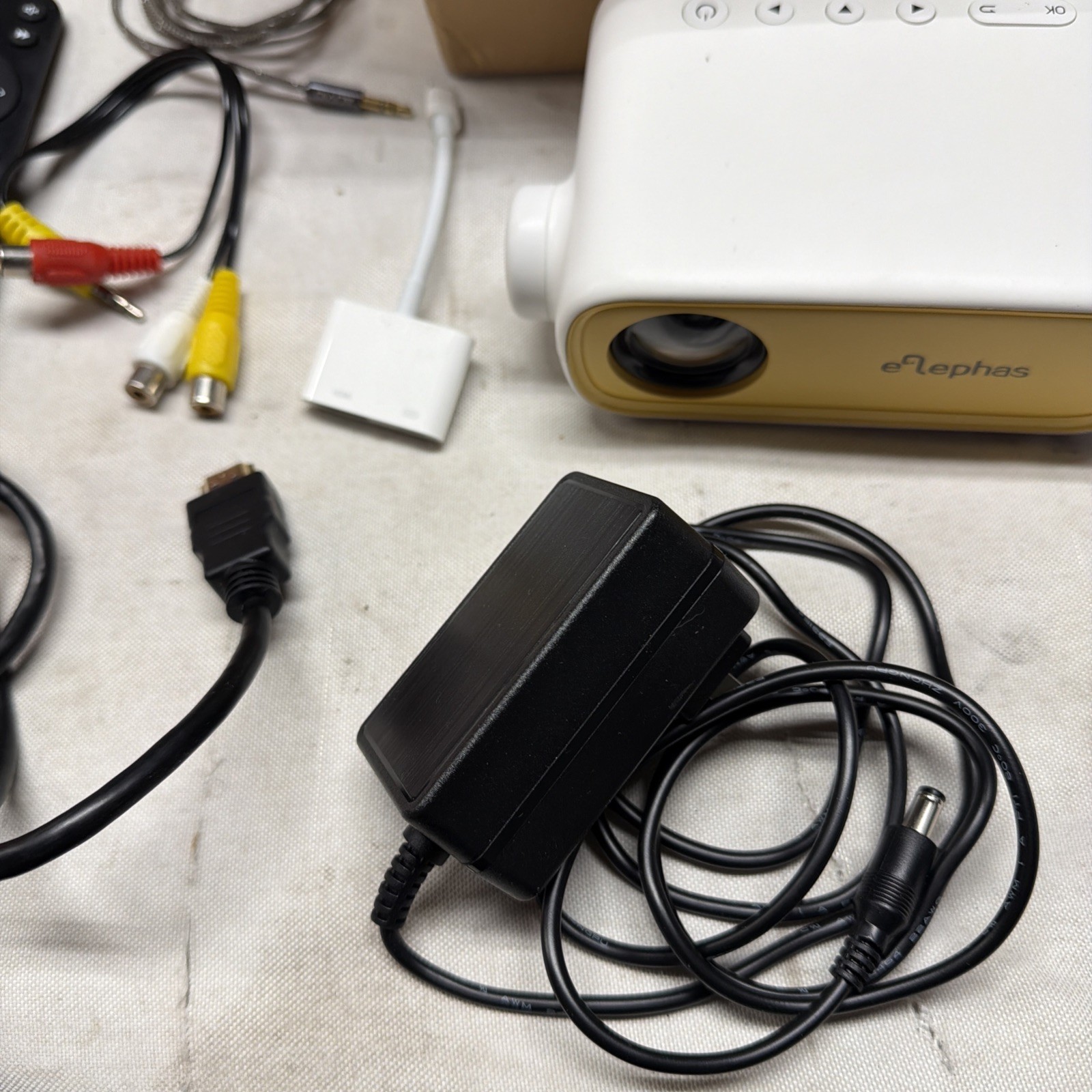 Mini LED Portable Video Projector Elephas