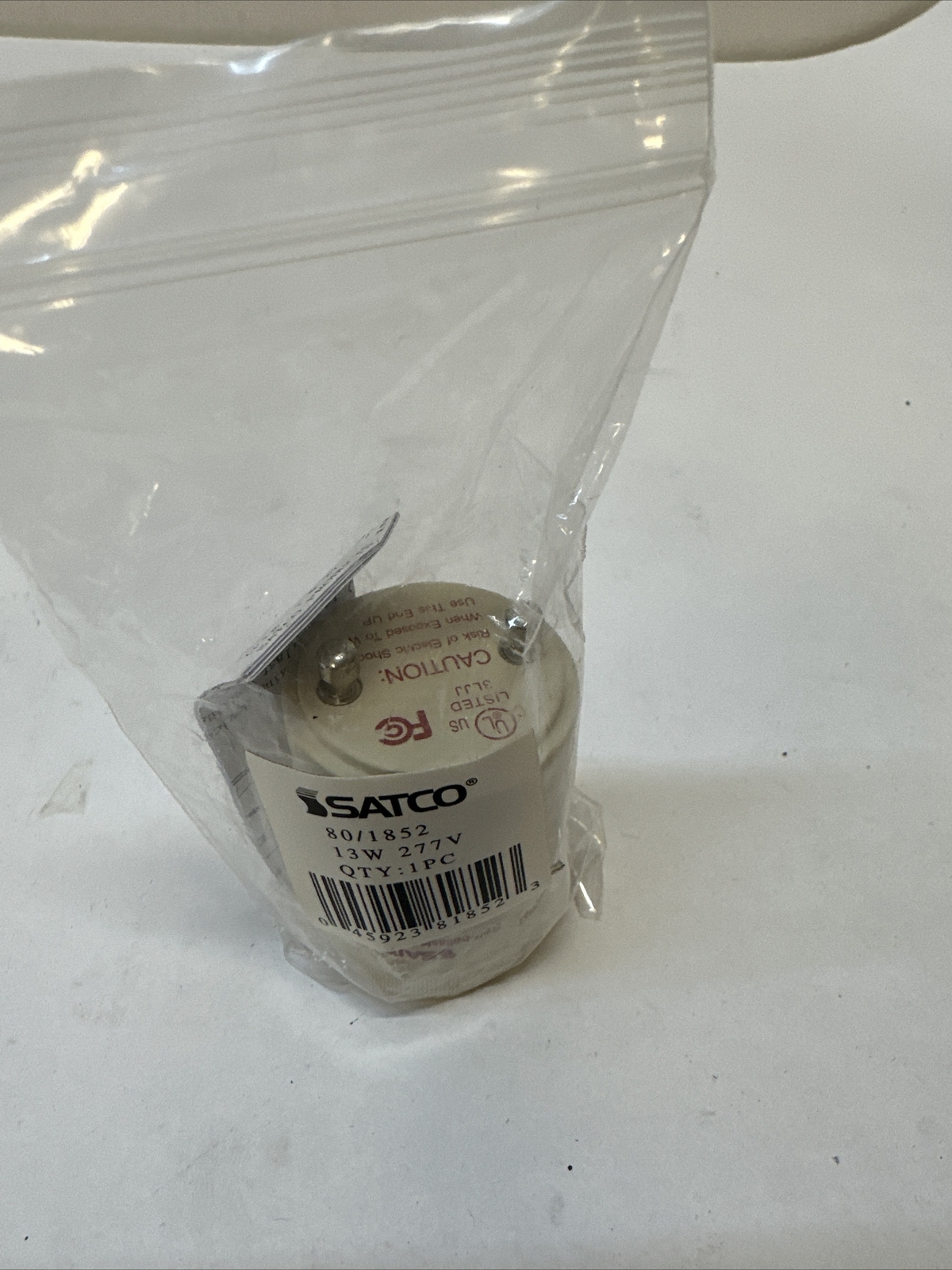 Satco Smooth Phenolic GU24 - 4-Pin CFL Socket - 801852