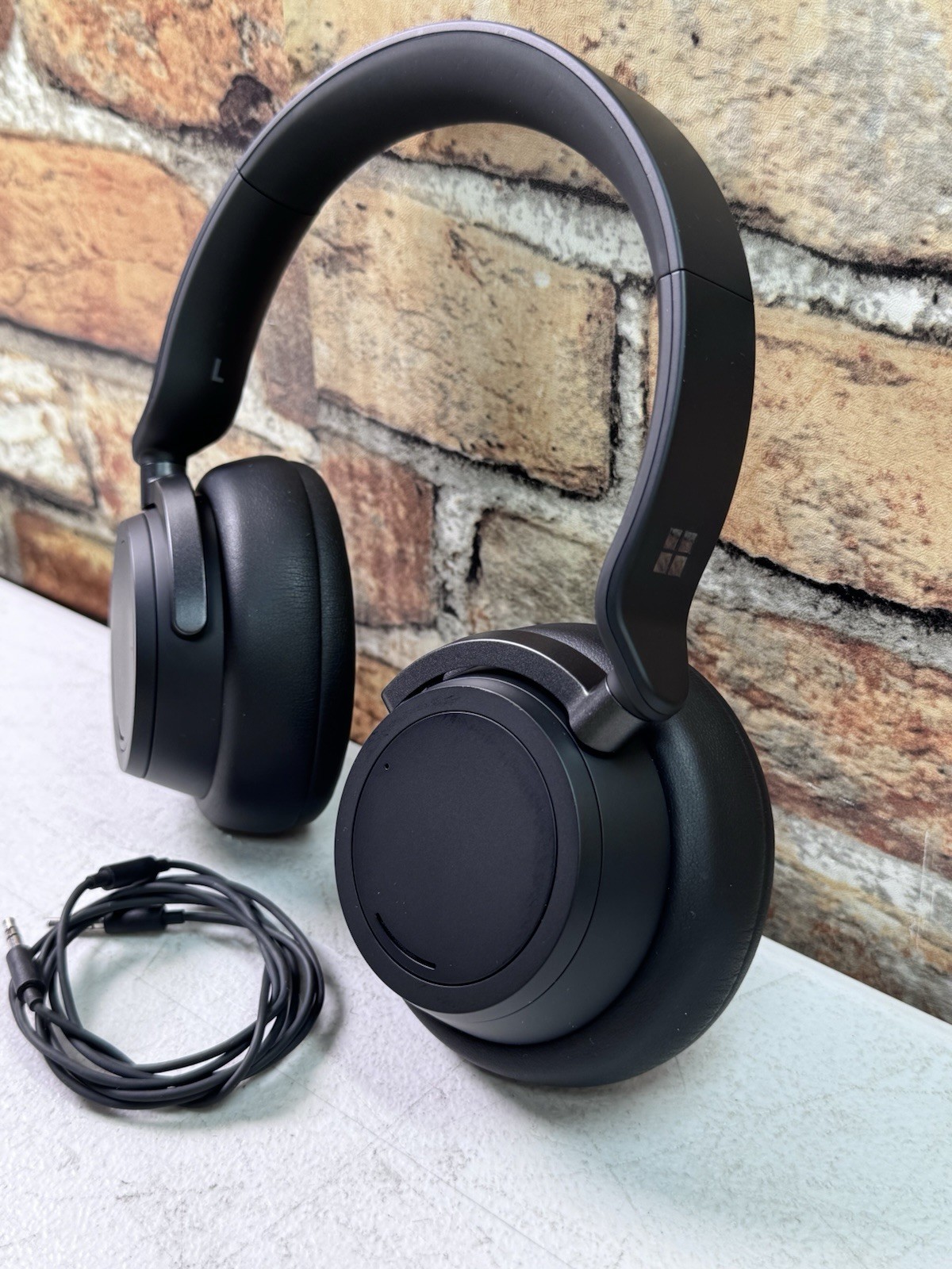 Microsoft Surface Headphones 2 Wireless Bluetooth Noise-Cancelling Black