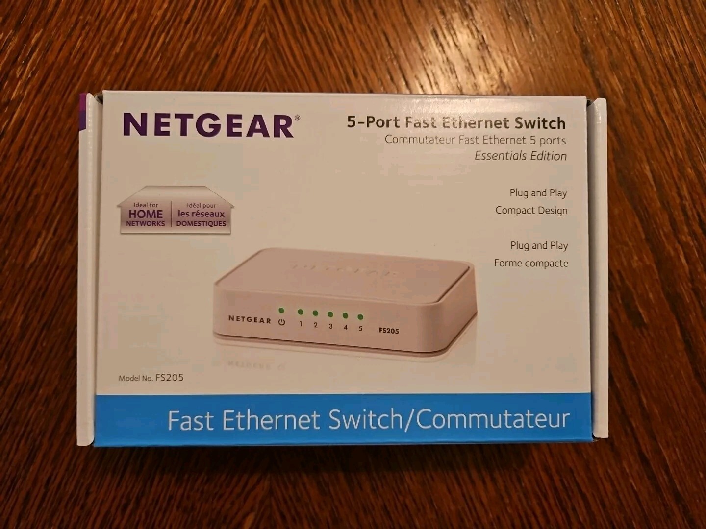 NETGEAR FS205 Ethernet Switch 5-Port  10/100 Mbps w/ AC Adapter Used In Box