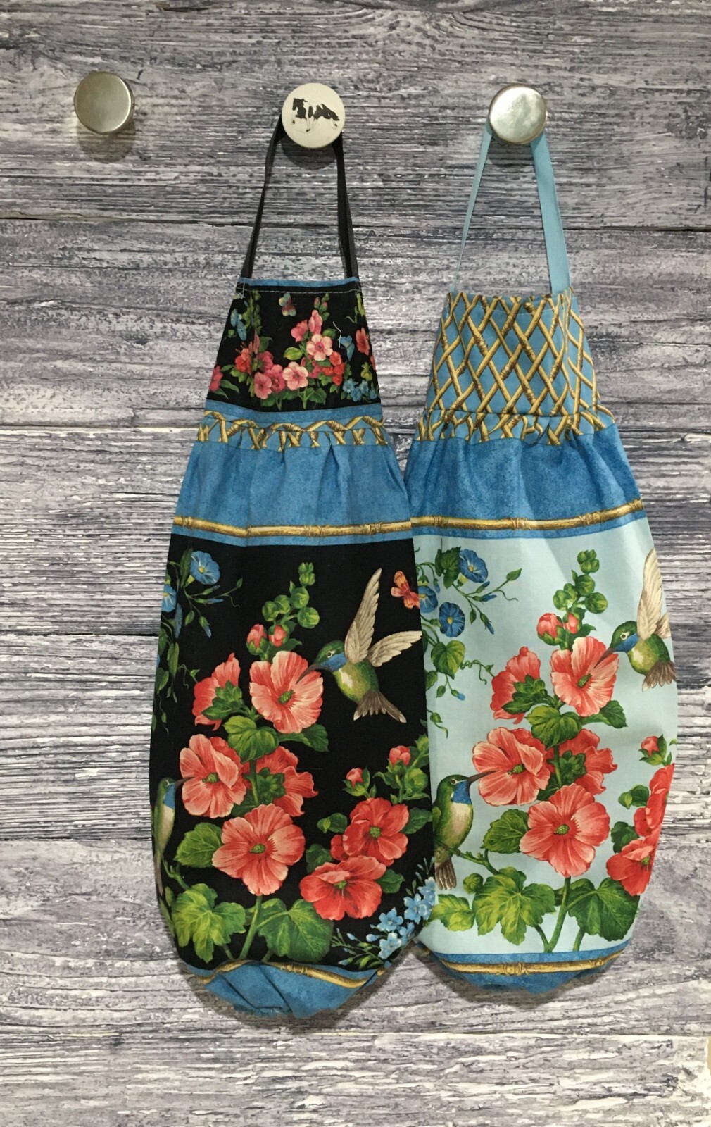 Plastic Grocery Bag Rag Sock Holder Hummingbirds Buff/Berrylline Pink Hollyhocks