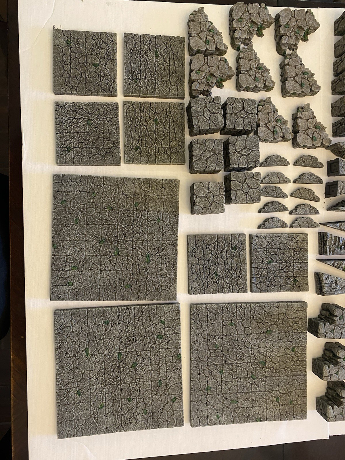 Dwarven Forge Erinthor Mountains Set Factory Painted - READ