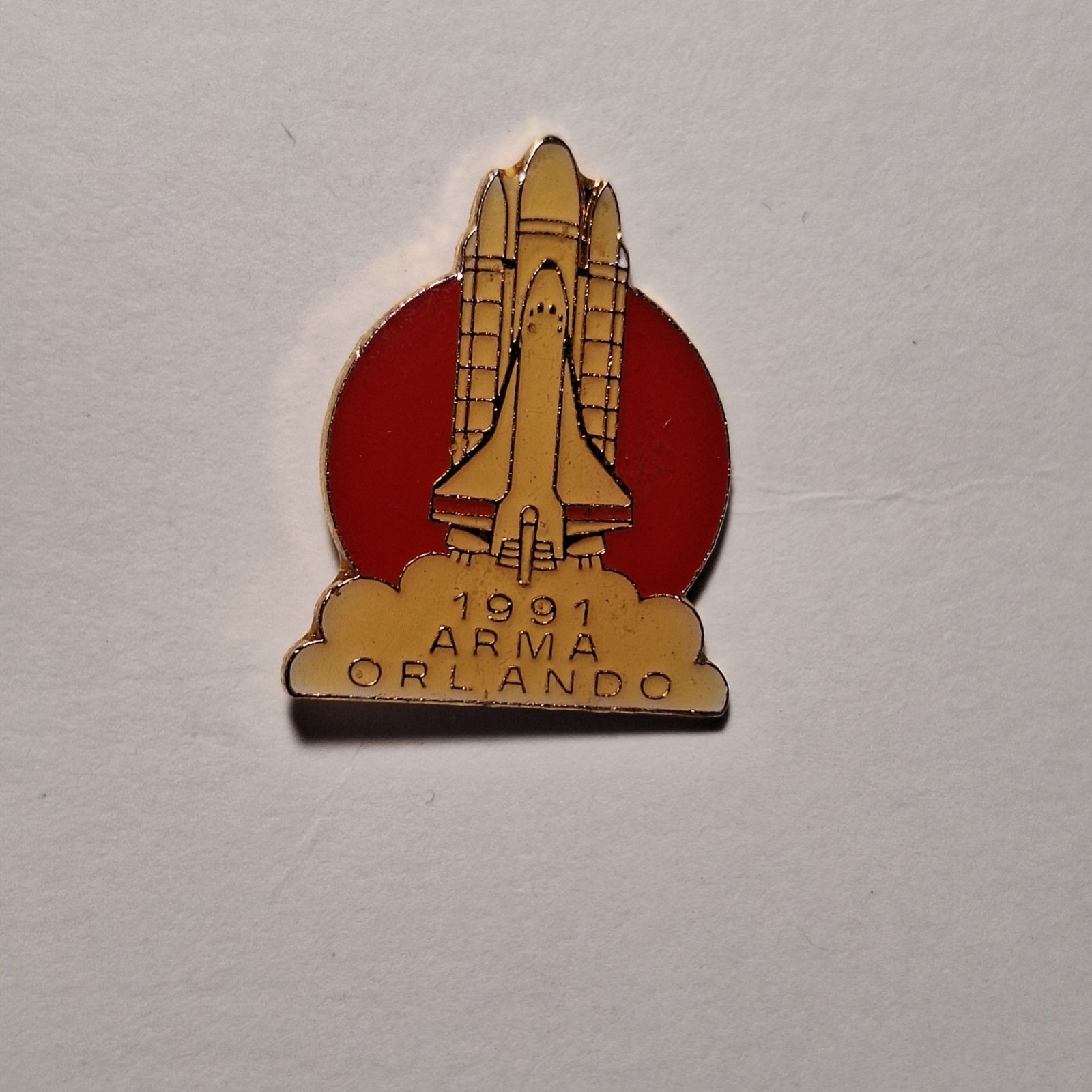 VINTAGE 1991 ARMA ORLANDO SPACE SHUTTLE LAUNCH ENAMEL LAPEL PIN METAL AND RED