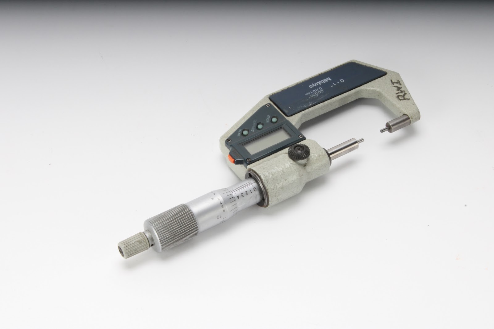 Mitutoyo Digital Spline Micrometer 0-1" With Case - .00005" Accuracy
