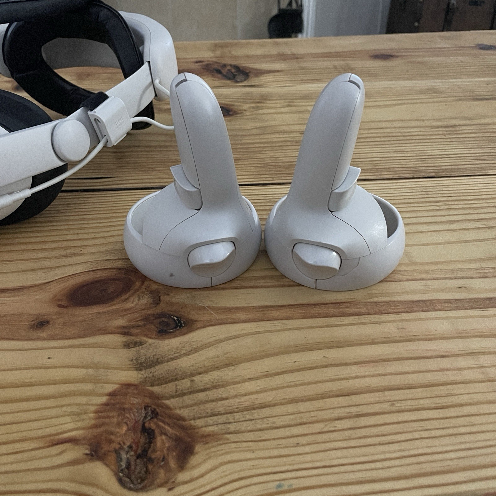ORIGINAL Oculus Quest 2, KIWI Headset Strap & Extended Battery Kit, With Charger