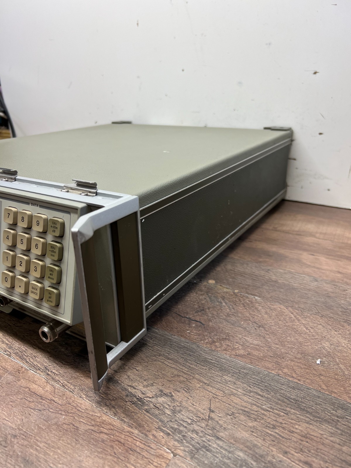 HP 8568B Spectrum Analyzer 100 Hz - 1.5 GHz