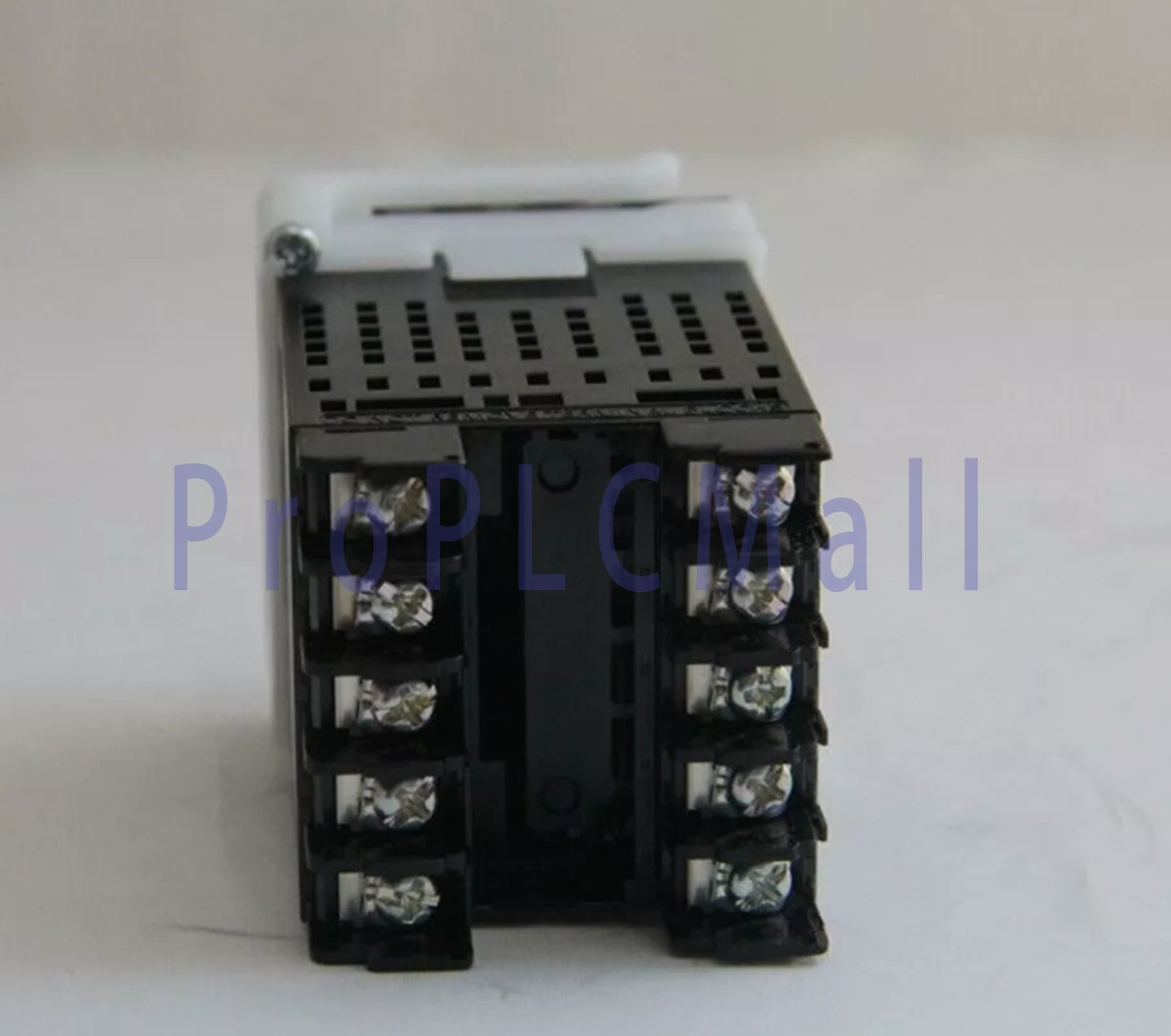 New Omron E5CZ-Q2MT Temperature Controller 100-240VAC~