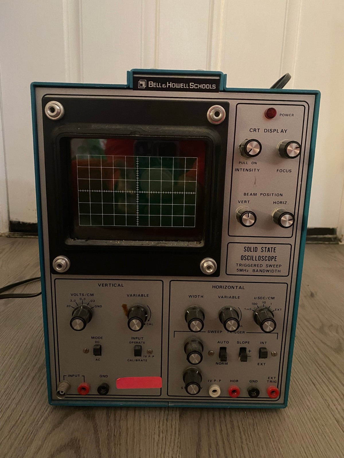 Bell & Howell Schools Solid-State Oscilloscope (5MHz Triggered Sweep) + manual
