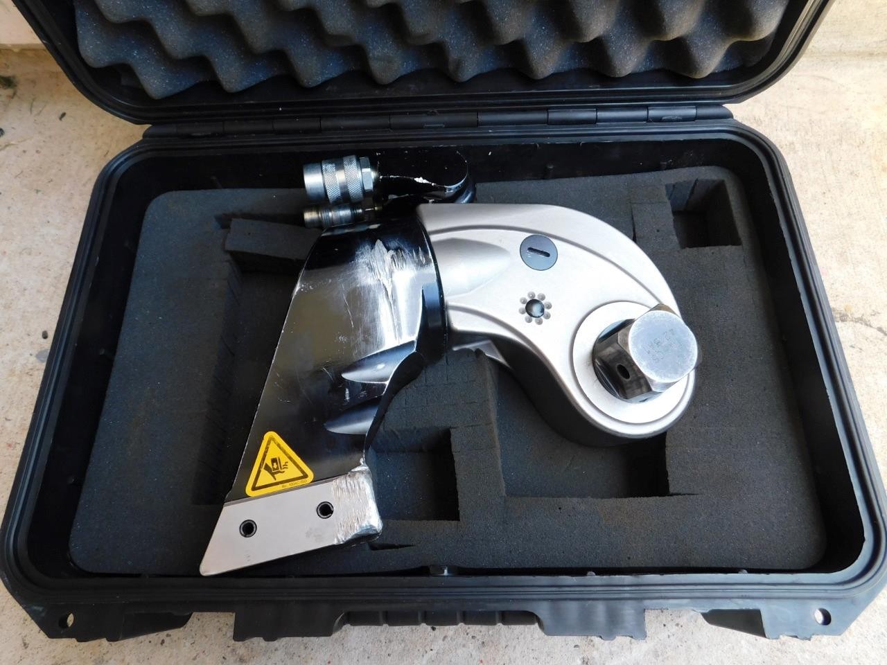 SPX FLOW TWHC6  1-1/2" DRIVE HYDRAULIC TORQUE WRENCH RATED AT 6,000 FT/LBS TORQU